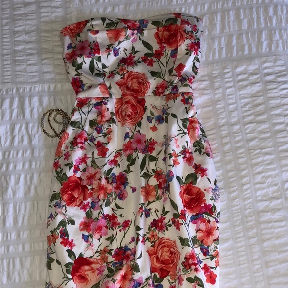 Summer Floral Dress w/pockets - Picture 3 of 3